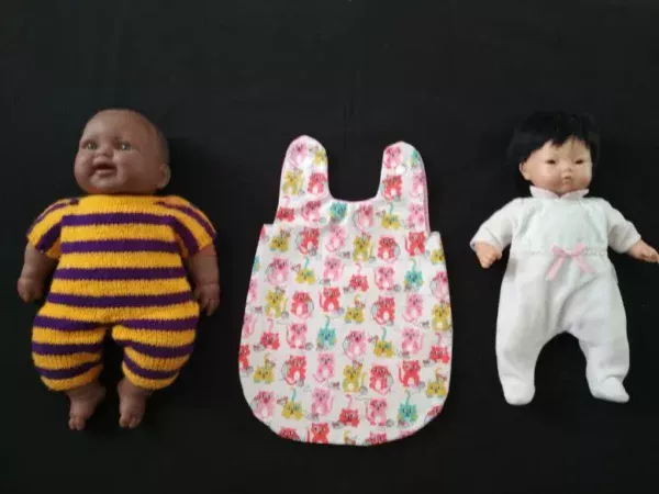 Gigoteuse pour Poupée "Chats Pelotes de laine"